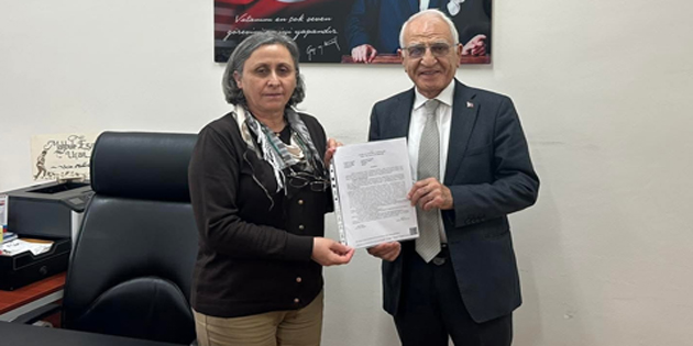 YENİDEN BAŞKAN SEÇİLEN KARAMAN MAZBATASINI ALDI