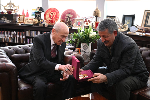 Sanatçı Gani Rüzgar Şavata’dan Bahçeli’ye Teşekkür Ziyareti