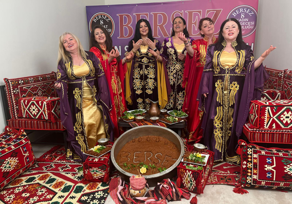 Sıra Gecelerinde Sahne Kadınların