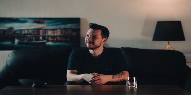 Melo’dan (Melih Bülbül) Duygusal Çıkış: “Hayat Bu Kadar” Kısa Sürede Yüzbinlere Ulaştı